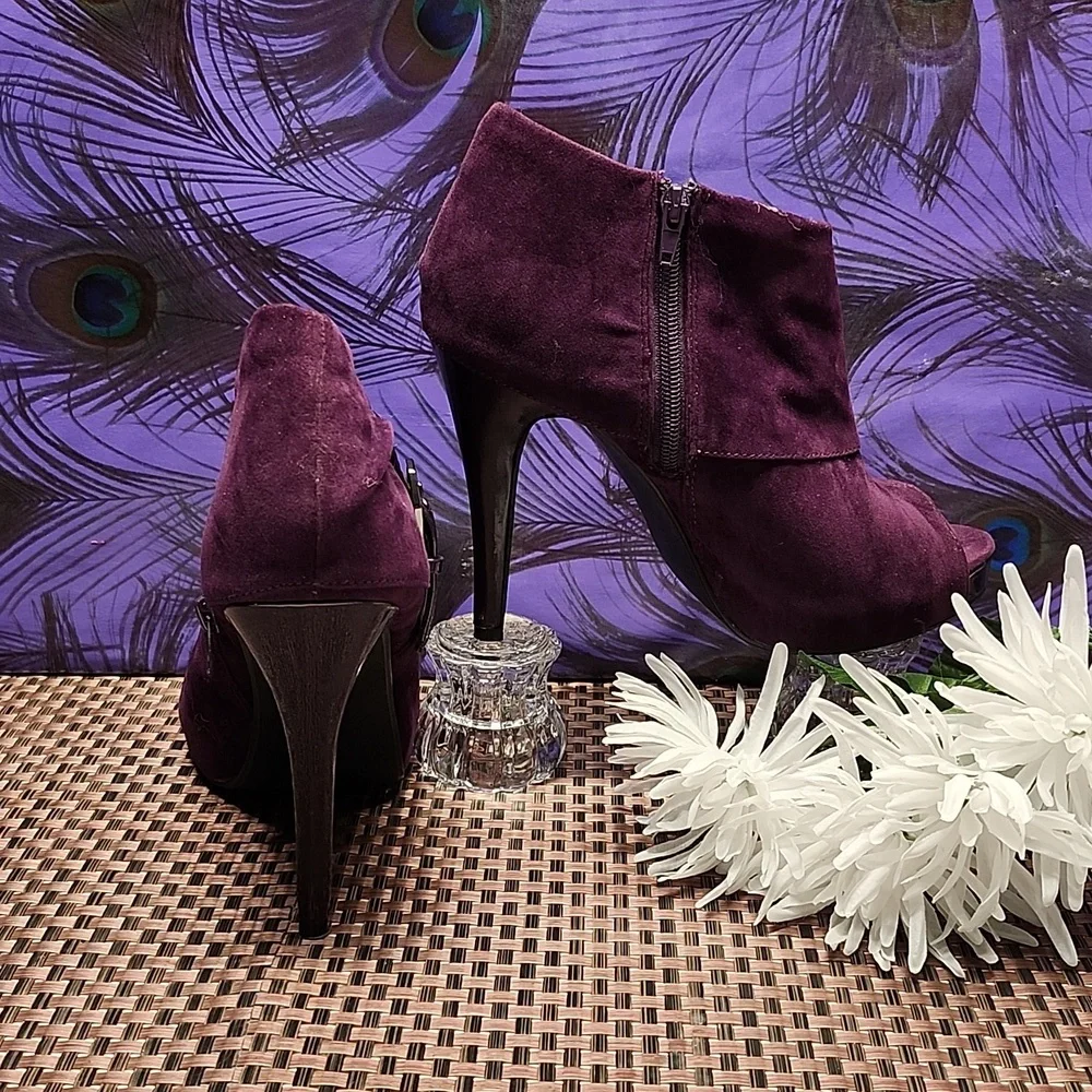 Sz10 purple open toe bootie